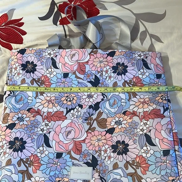 Vera Bradley Deluxe Very Large Family Tote in Aloha Blooms pattern - Picture 5 of 10